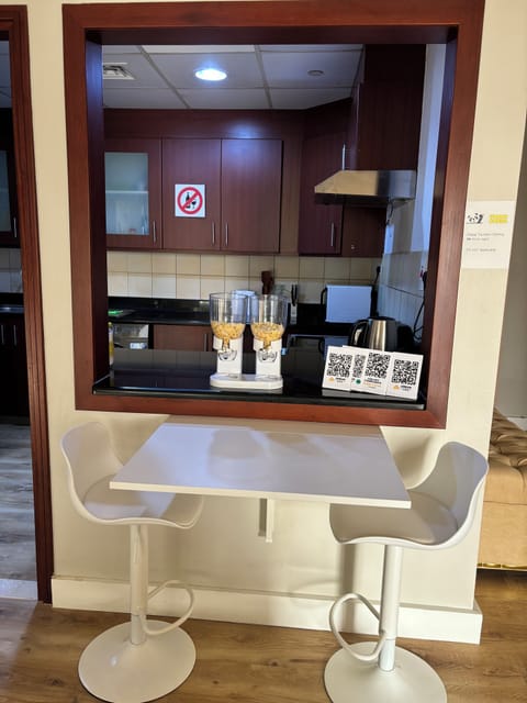 Full-size fridge, microwave, oven, toaster