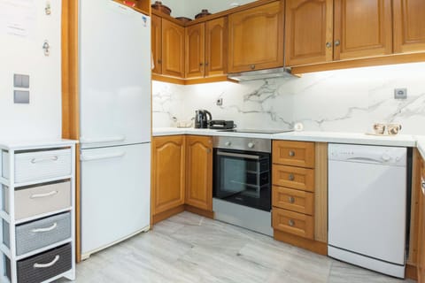 Apartment | Private kitchen | Full-size fridge, oven, stovetop, dishwasher