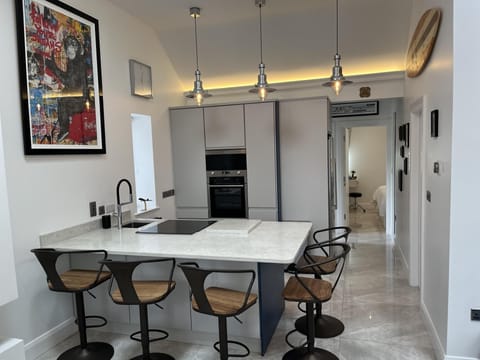 Cottage | Dining