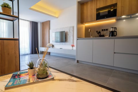 Standard Studio, Balcony | Premium bedding, desk, laptop workspace, blackout drapes