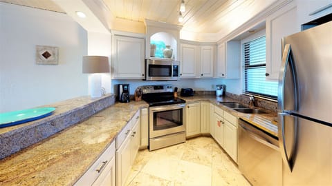 Apartment (Beachside II 4238) | Private kitchen