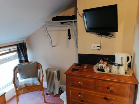 Double Room, Ensuite (Top Floor Rear) | Iron/ironing board, free WiFi, bed sheets