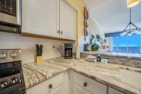 Apartment (Tides 1401) | Private kitchen | Fridge, oven, stovetop, dishwasher