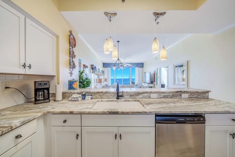 Apartment (Tides 1401) | Private kitchen | Fridge, oven, stovetop, dishwasher