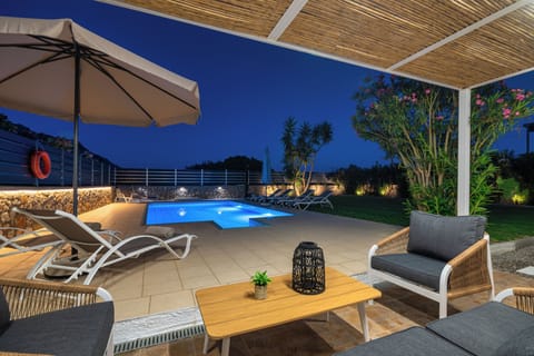 Luxury Villa | Terrace/patio