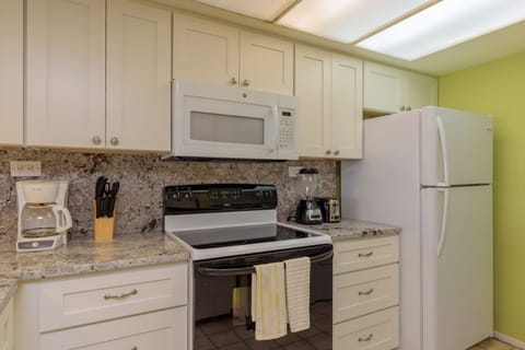 Standard Condo, 2 Bedrooms, 2 Bathrooms, Beach View | Private kitchen | Full-size fridge, microwave, stovetop, dishwasher