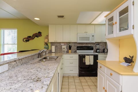 Standard Condo, 2 Bedrooms, 2 Bathrooms, Beach View | Private kitchen | Full-size fridge, microwave, stovetop, dishwasher