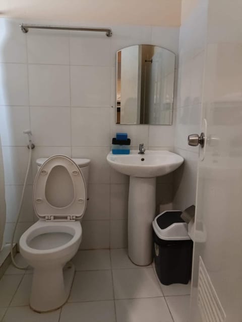 Economy Shared Dormitory, Garden View | Bathroom | Shower, rainfall showerhead, free toiletries, bidet