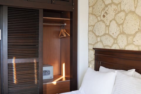 Deluxe Room, Balcony | 1 bedroom, iron/ironing board, free WiFi