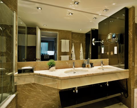 Suite | Bathroom | Shower, designer toiletries, hair dryer, bathrobes