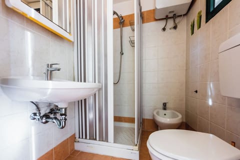 Studio, Balcony, Partial Sea View | Bathroom | Shower, hair dryer, bidet, towels