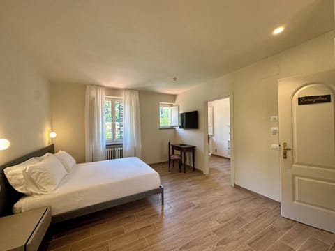 Junior Suite, River View, Tower | In-room safe, desk, laptop workspace, blackout drapes