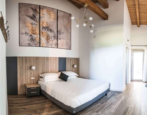 Junior Room, Garden View | Down comforters, minibar, in-room safe, desk