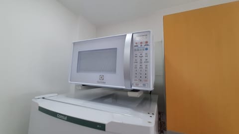 Apartment, 1 Bedroom, Accessible | Private kitchen | Microwave, oven, stovetop, blender