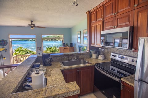 Luxury Suite Harbor View 10A | Private kitchen | Full-size fridge, microwave, stovetop, dishwasher