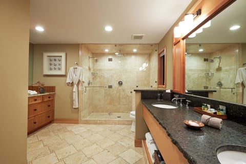 Exclusive Bungalow | Bathroom | Combined shower/tub, deep soaking tub, free toiletries, hair dryer