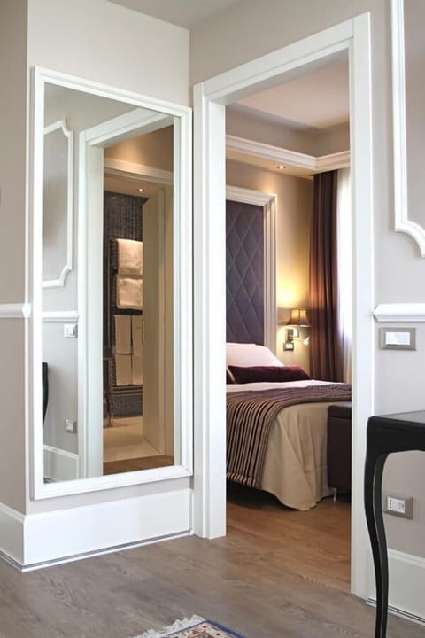 Suite | Premium bedding, minibar, in-room safe, soundproofing