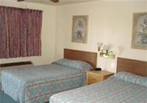 Studio, 2 Queen Beds, Kitchenette | Free WiFi, bed sheets