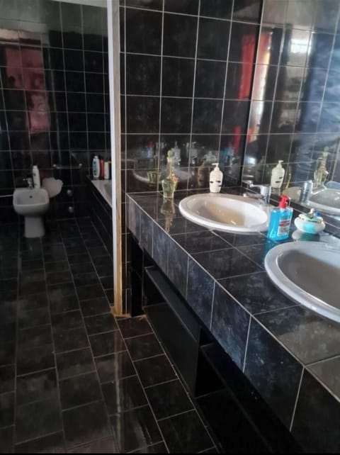 Basic Double or Twin Room | Bathroom | Hair dryer