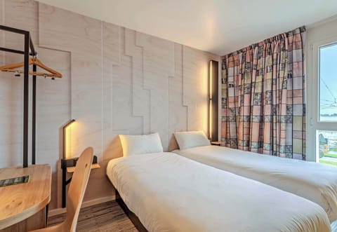 Standard Twin Room, Non Smoking | Desk, free WiFi, bed sheets