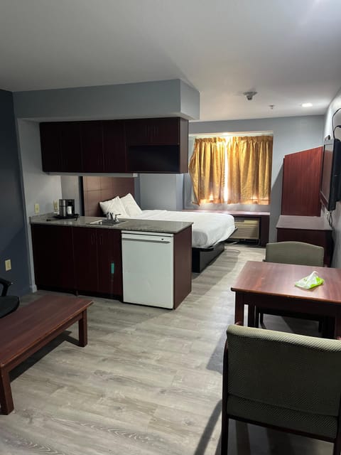 Deluxe Single Room | In-room safe, individually decorated, individually furnished, desk