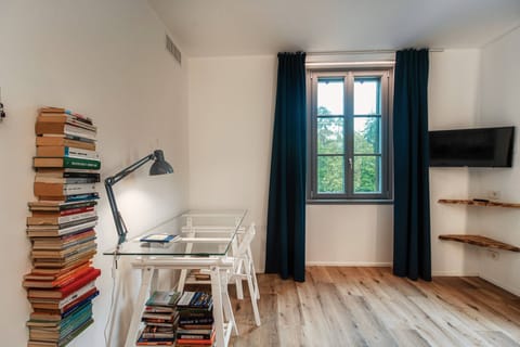 4 bedrooms, premium bedding, down comforters, iron/ironing board