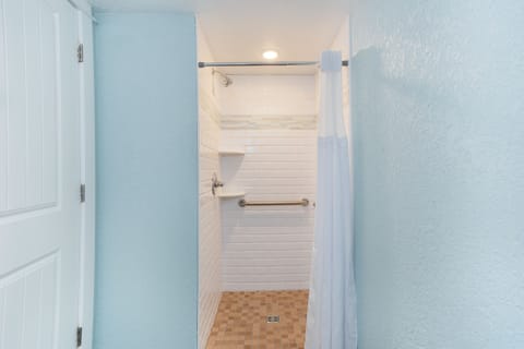 Room, Accessible | Bathroom shower