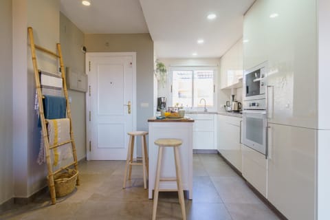 Family Apartment, 1 Bedroom, Mountainside (Calahonda Royale Seaview Suite) | Private kitchen | Fridge, microwave, oven, stovetop