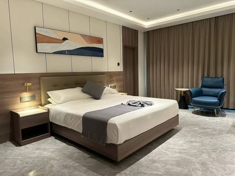 Superior Room, Private Bathroom, Corner | Premium bedding, pillowtop beds, minibar, in-room safe