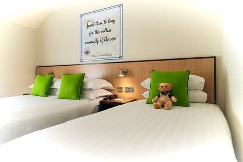 Classic Quadruple Room | Hypo-allergenic bedding, in-room safe, iron/ironing board, free WiFi