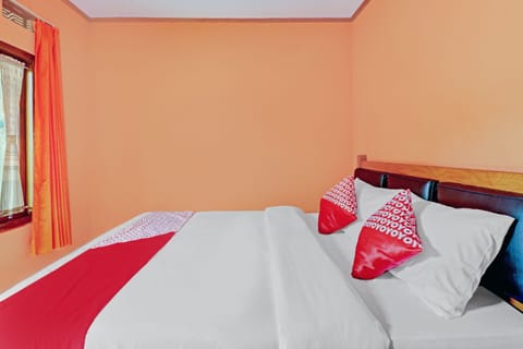 Deluxe Double Room | Laptop workspace, free WiFi, bed sheets