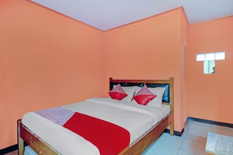 Deluxe Double Room | Laptop workspace, free WiFi, bed sheets