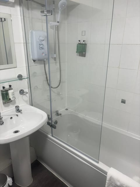 Deluxe Double Room, 1 Double Bed | Bathroom | Shower, free toiletries, towels, soap