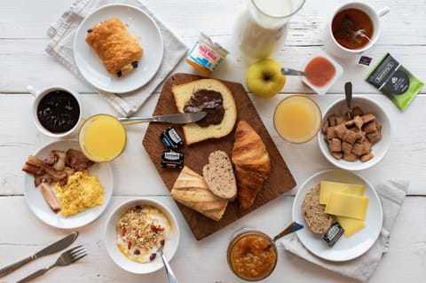 Daily buffet breakfast (EUR 11.5 per person)