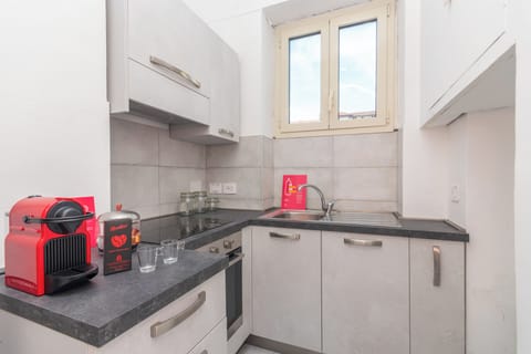 Apartment, Balcony | Private kitchen | Fridge, microwave, oven, stovetop