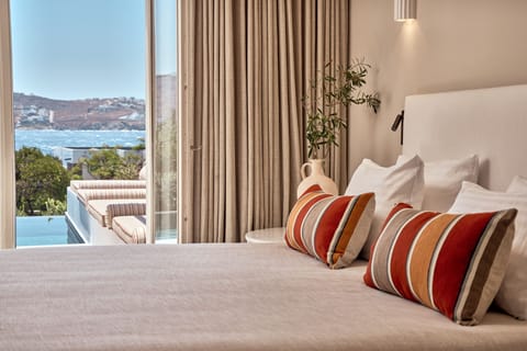 Theoxenia One Bedroom Suite Sea View With Private Pool | Egyptian cotton sheets, premium bedding, free minibar items