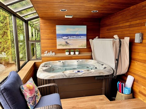 Superior Room, Private Bathroom, Garden View | Private spa tub