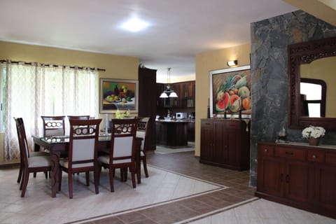 Premium Villa | Dining room