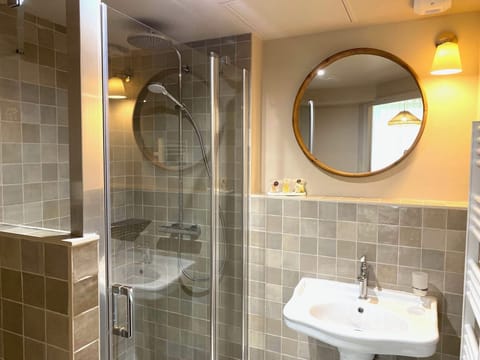 Comfort Double Room | Bathroom | Shower, hair dryer, towels, soap
