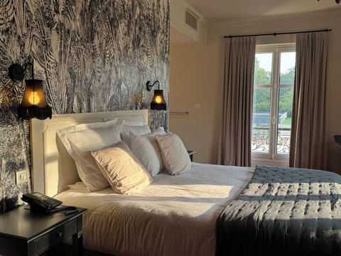 Junior Room | In-room safe, iron/ironing board, free WiFi