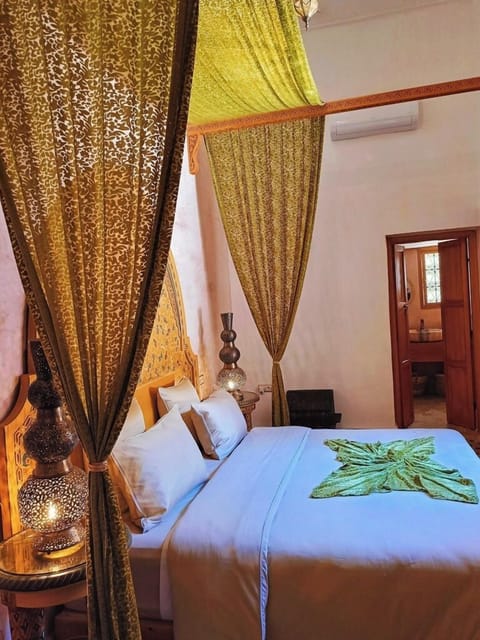 Chambre Le Vizir | Premium bedding, pillowtop beds, free WiFi, bed sheets