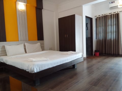 Luxury Room, Balcony, Beach View | Free WiFi, bed sheets