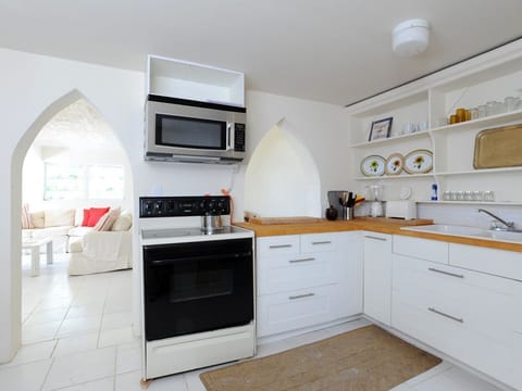 Villa | Private kitchen | Full-size fridge, microwave, oven, stovetop