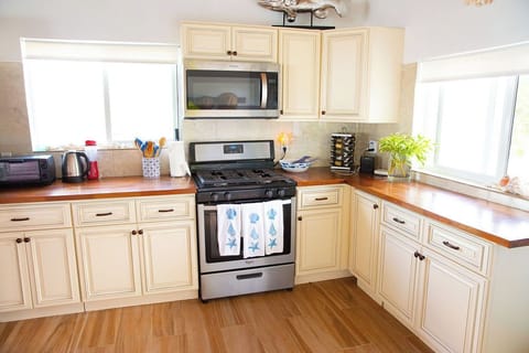 Villa | Private kitchen | Full-size fridge, microwave, oven, stovetop