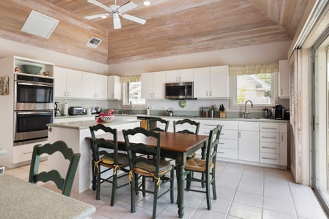 Villa | Private kitchen | Full-size fridge, microwave, oven, stovetop