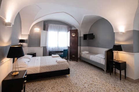 Luxury Triple Room | Premium bedding, pillowtop beds, minibar, individually decorated