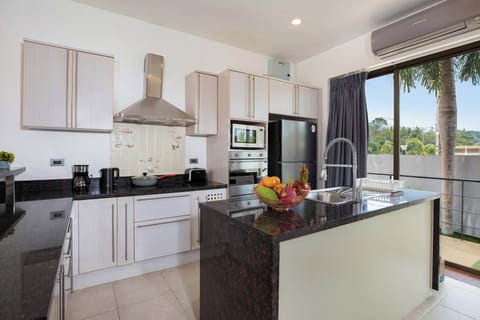 Design Villa, 3 Bedrooms, Garden View | Private kitchen | Fridge, microwave, oven, stovetop