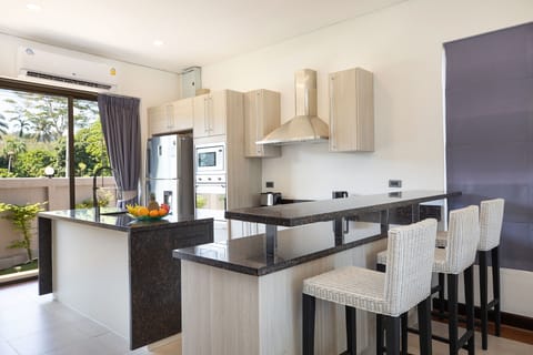 Design Villa, 3 Bedrooms, Garden View | Private kitchen