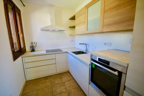 Apartment, Sea View | Private kitchen | Fridge, oven, stovetop, dishwasher