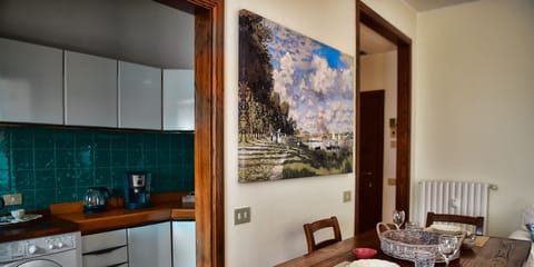 Apartment, Lake View | Private kitchen | Coffee/tea maker, electric kettle, toaster